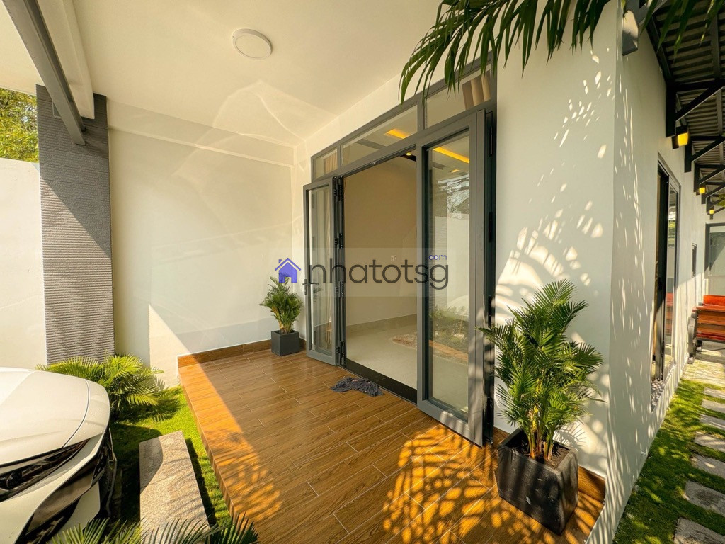 BIỆT THỰ MINI MỚI TINH NGAY SÁT TRUNG TÂM. THIẾT KẾ KHÔNG GIAN VỚI NHIỀU MẢNG CÂY XANH VÀ TIỂU CẢNH