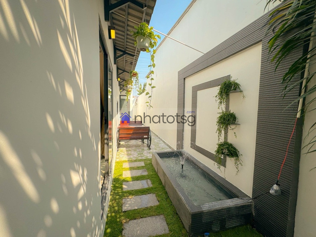 BIỆT THỰ MINI MỚI TINH NGAY SÁT TRUNG TÂM. THIẾT KẾ KHÔNG GIAN VỚI NHIỀU MẢNG CÂY XANH VÀ TIỂU CẢNH