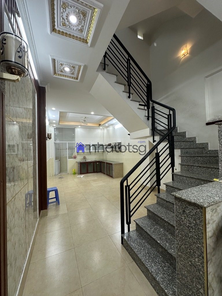 KHU VIP - NGAY PHAN VĂN HỚN - ĐƯỜNG NHỰA XE TẢI THÔNG - Ô TÔ NGỦ TRONG NHÀ - GẦN CHỢ BÀ ĐIỂM