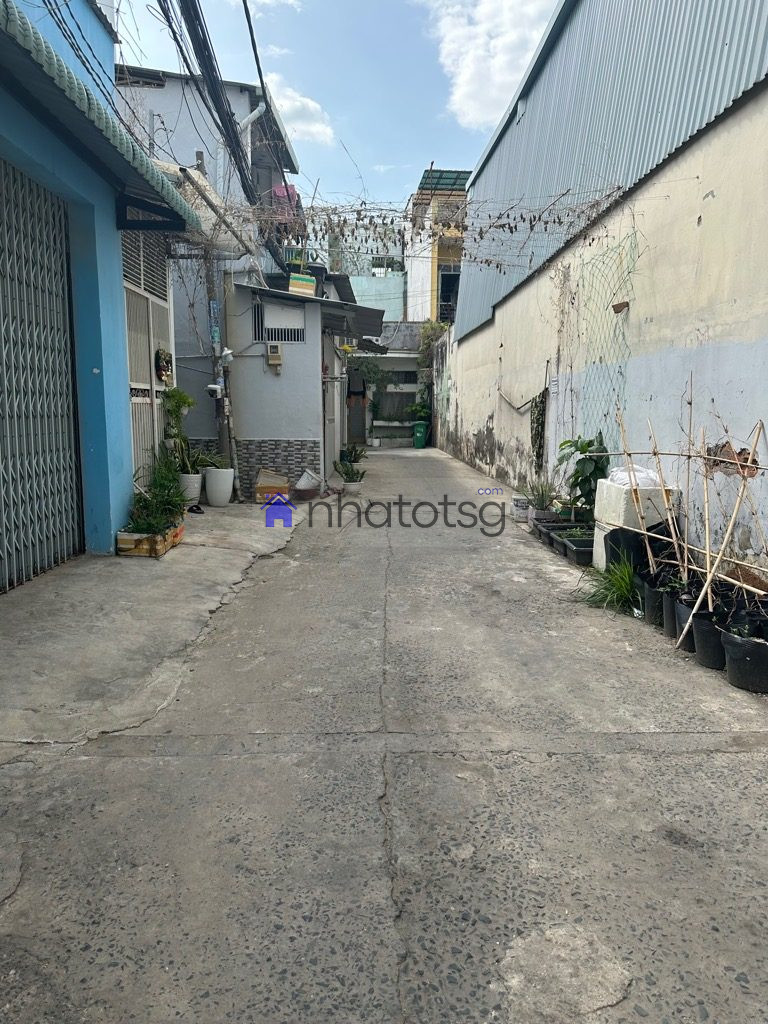 HẺM Ô TÔ - SÁT MẶT TIỀN ĐƯỜNG.