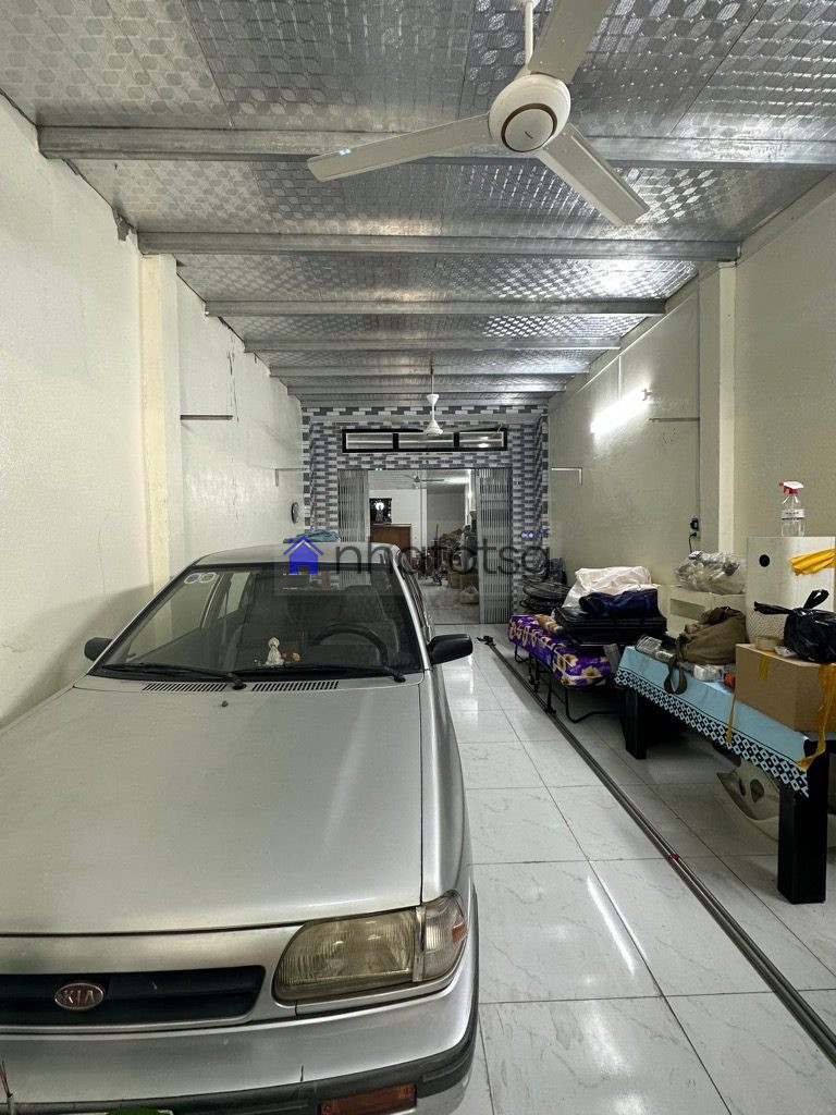 HẺM Ô TÔ - SÁT MẶT TIỀN ĐƯỜNG.