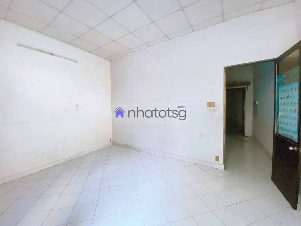 NGAY CHỢ HẠNH THÔNG  TÂY – NGANG GẦN 5M – 2 TẦNG BTCT – HOÀN CÔNG ĐẦY ĐỦ