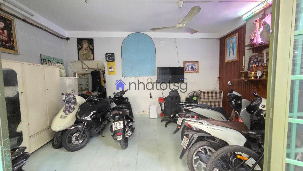 NHÀ 2 TẦNG BTCT. NGAY NGÃ TƯ LÝ THƯỜNG KIỆT, SÁT BÊN Q10. HXH CÁCH CỬA 10M.