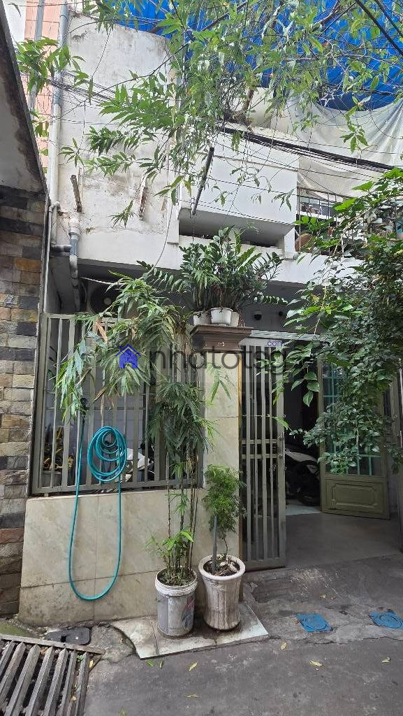 NHÀ 2 TẦNG BTCT. NGAY NGÃ TƯ LÝ THƯỜNG KIỆT, SÁT BÊN Q10. HXH CÁCH CỬA 10M.