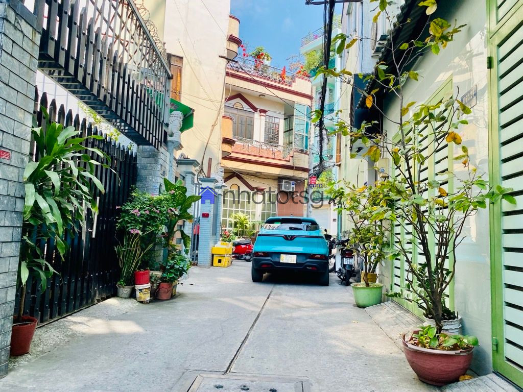 RẺ NHẤT KHU VỰC - 2 TẦNG - SÁT MT - HẺM XE HƠI TỚI CỔNG