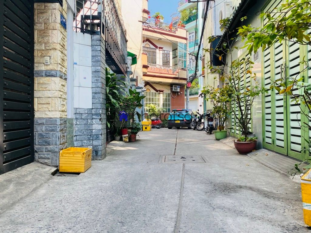 RẺ NHẤT KHU VỰC - 2 TẦNG - SÁT MT - HẺM XE HƠI TỚI CỔNG