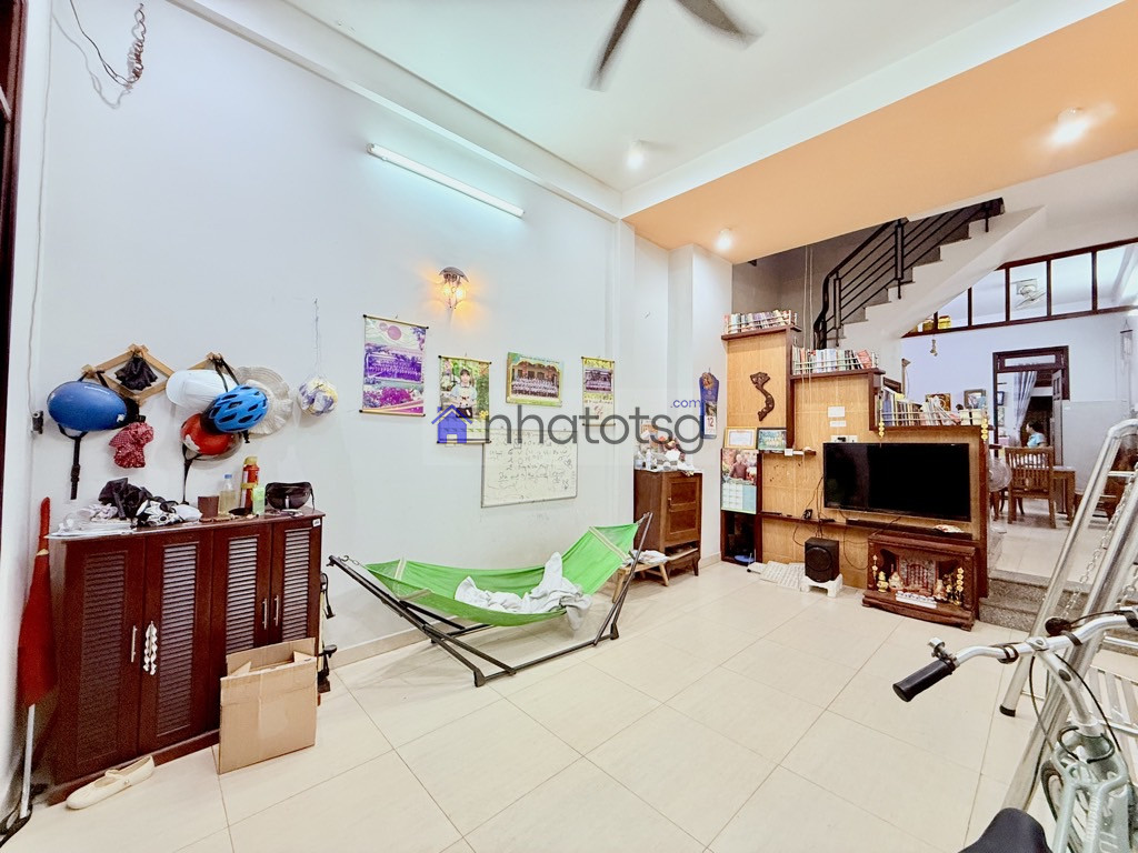 NHÀ NGON - 2 TẦNG - 3 PHÒNG - HẺM 4M.