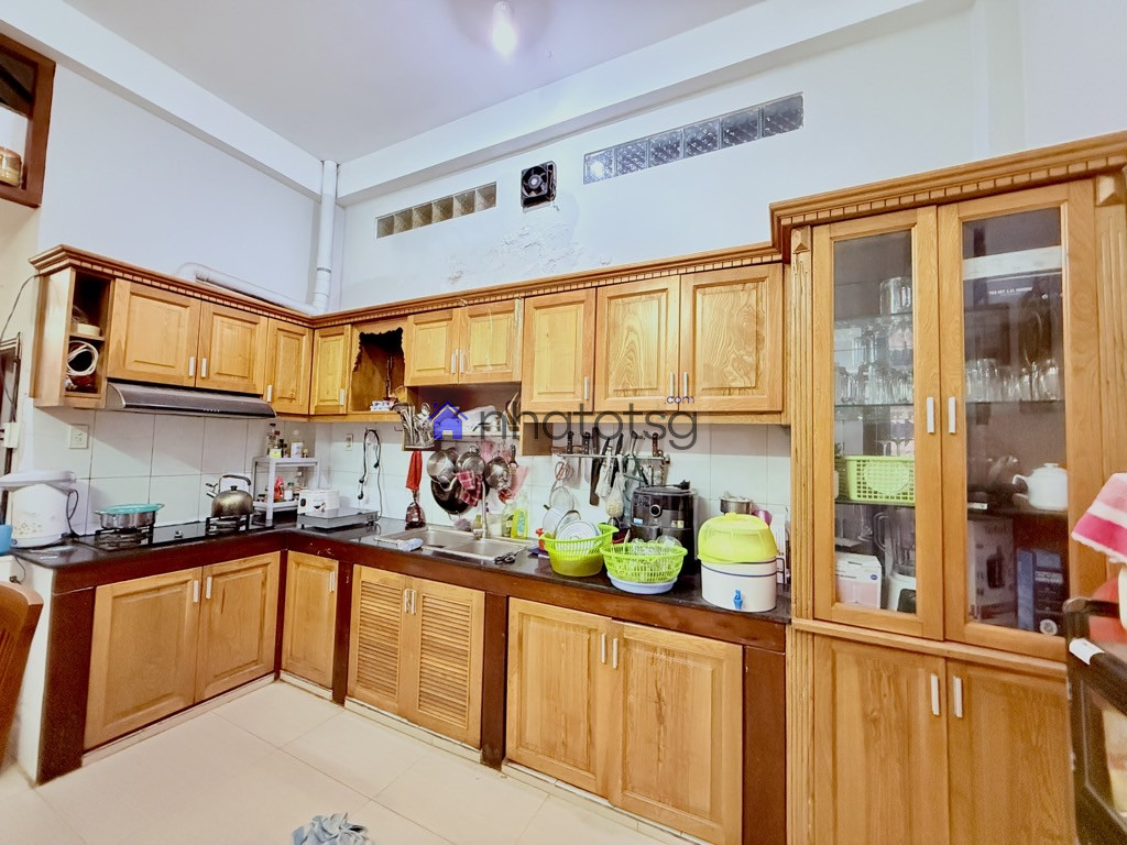 NHÀ NGON - 2 TẦNG - 3 PHÒNG - HẺM 4M.