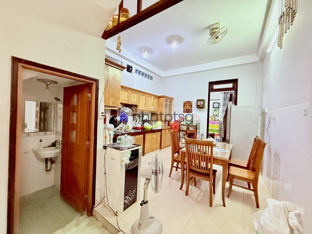 NHÀ NGON - 2 TẦNG - 3 PHÒNG - HẺM 4M.