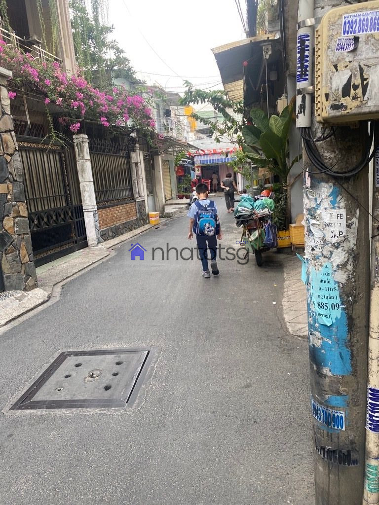 HẺM XE HƠI ĐỖ CỬA, ĐỐI DIỆN CHỢ TÂN TRỤ, GẦN KHU CN TÂN BÌNH.