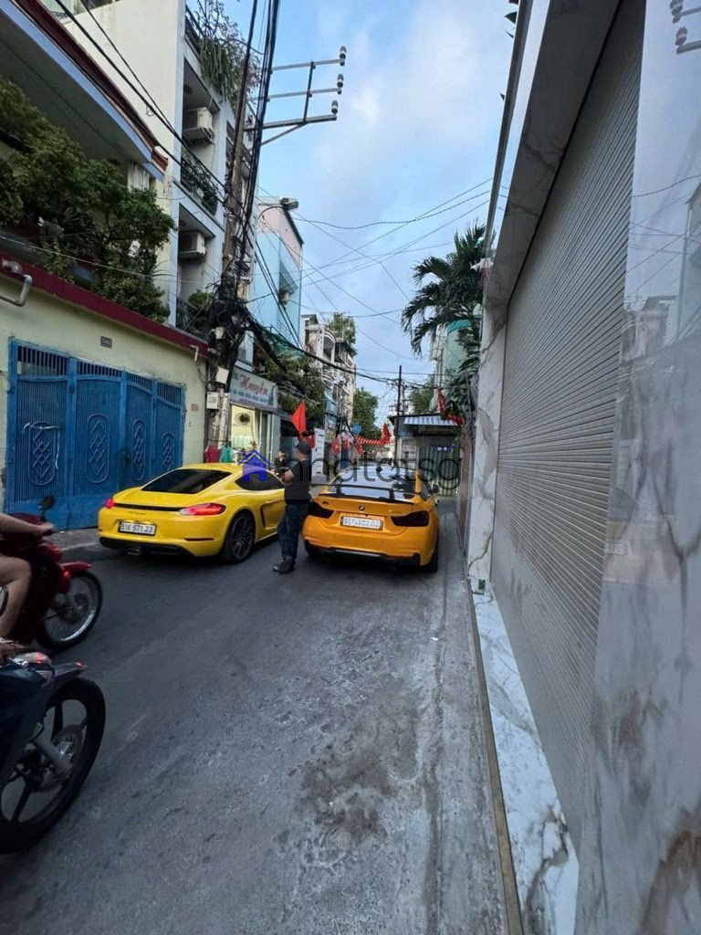 Ô TÔ NGỦ TRONG NHÀ, 3 TẦNG, THIẾT KẾ HIỆN ĐẠI, TẶNG FULL NỘI THẤT.