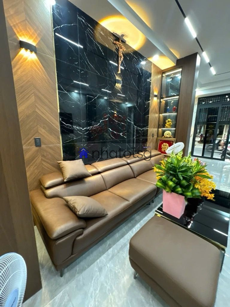 Ô TÔ NGỦ TRONG NHÀ, 3 TẦNG, THIẾT KẾ HIỆN ĐẠI, TẶNG FULL NỘI THẤT.