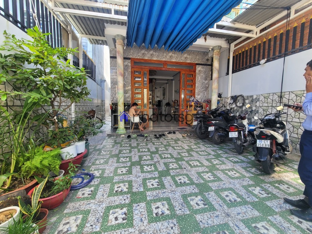 MẶT TIỀN KINH DOANH - NHÀ ĐẸP SÂN VƯỜN.