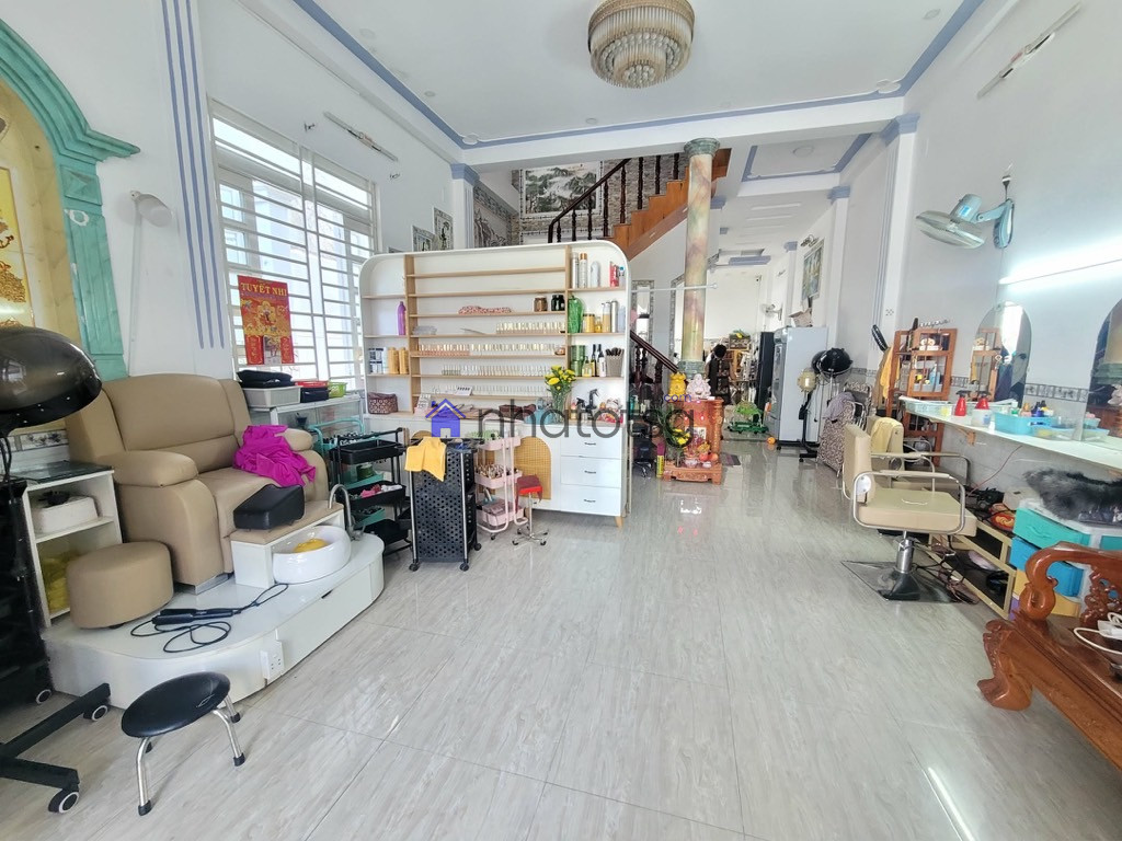 MẶT TIỀN KINH DOANH - NHÀ ĐẸP SÂN VƯỜN.