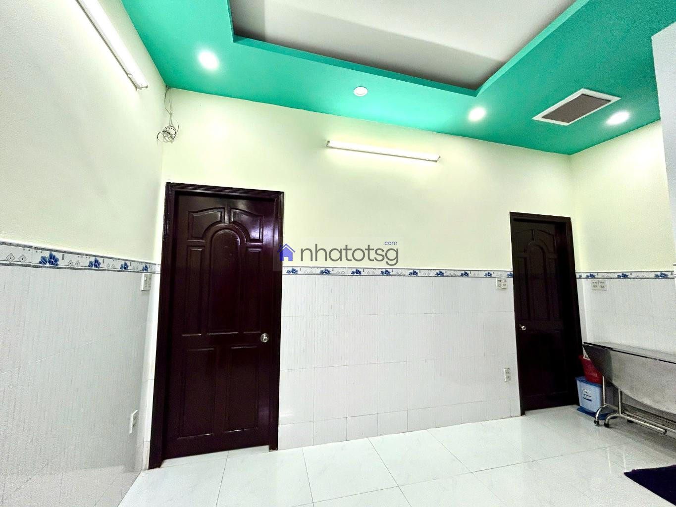 HẺM ÔTÔ - NGANG LỚN GẦN 5M - 4 PHÒNG NGỦ - KHU VIP TÂN BÌNH.