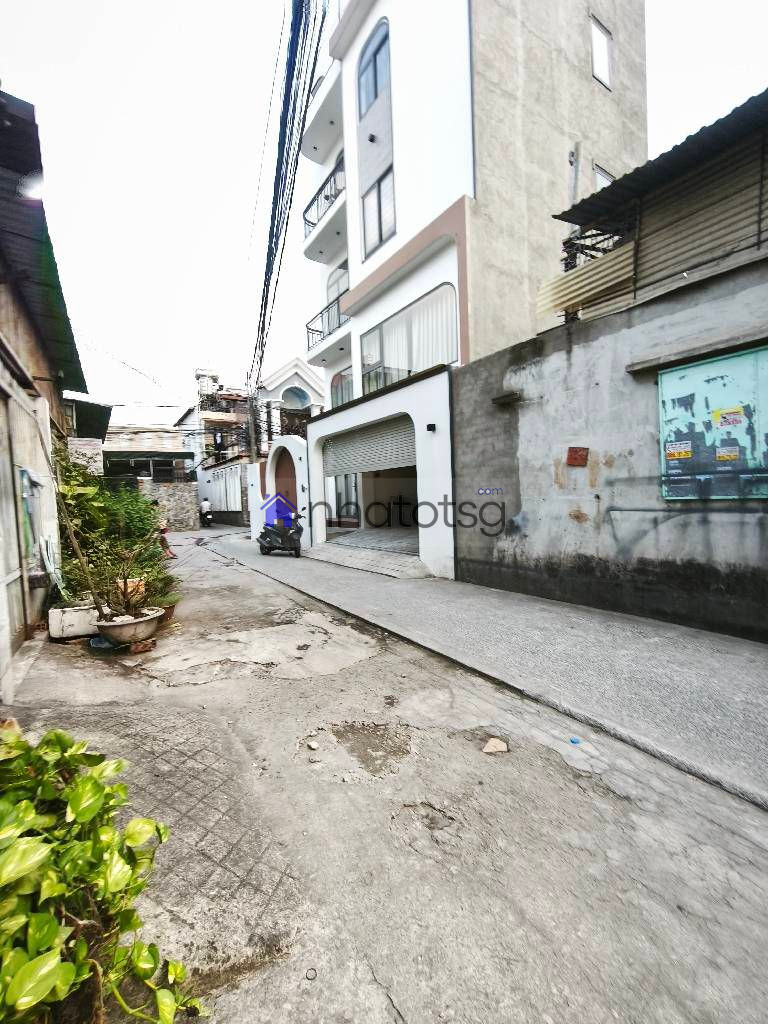 BÁN ĐẤT TẶNG NHÀ CẤP 4. NGANG 9 HIẾM CÓ. ĐƯỜNG THÔNG XE TẢI, NGAY NGÃ TƯ TRUNG CHÁNH.