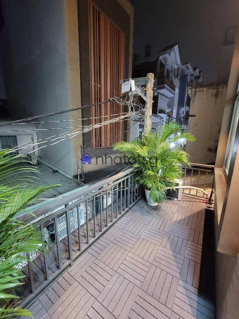 SIÊU PHẨM 4 TẦNG HẺM THÔNG, FULL NỘI THẤT THEO NHÀ, CỬA TỰ ĐỘNG ĐIỀU KHIỂN TỪ XA.