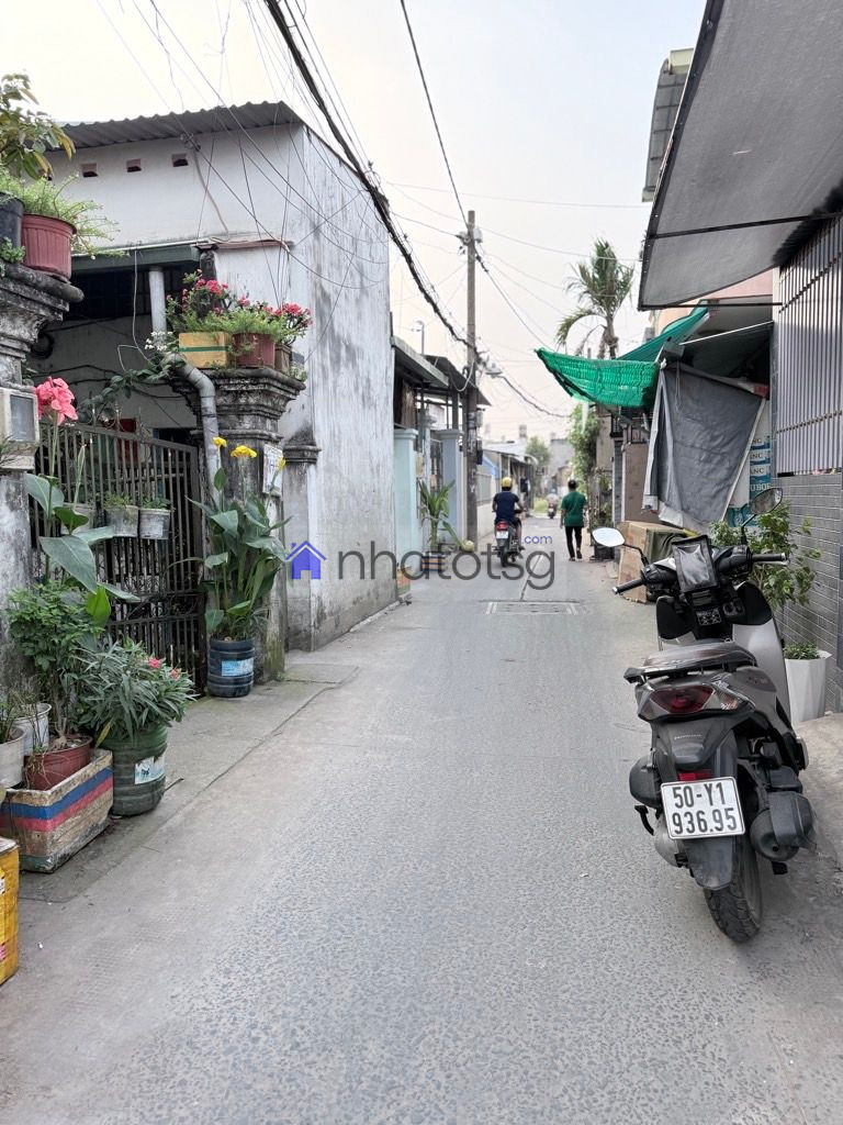 NGAY NGÃ TƯ TRUNG CHÁNH, KẾ BÊN QUẬN 12. CÓ SẴN DÒNG TIỀN.