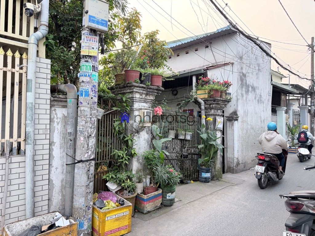 NGAY NGÃ TƯ TRUNG CHÁNH, KẾ BÊN QUẬN 12. CÓ SẴN DÒNG TIỀN.