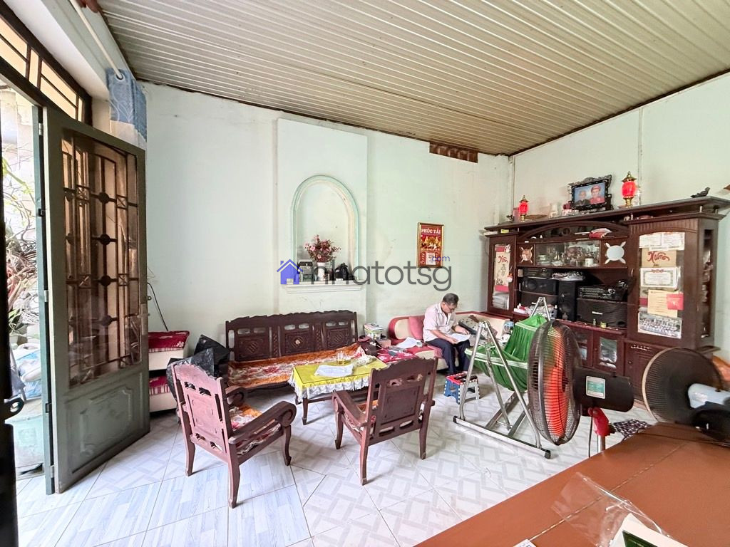 NGAY NGÃ TƯ TRUNG CHÁNH, KẾ BÊN QUẬN 12. CÓ SẴN DÒNG TIỀN.