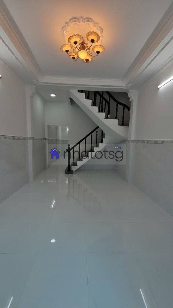 VỊ TRÍ ĐẮC ĐỊA. KHU DÂN CƯ ĐÔNG VUI VÀ SẦM UẤT. CÁCH BẾN XE HIỆP THÀNH 200M.