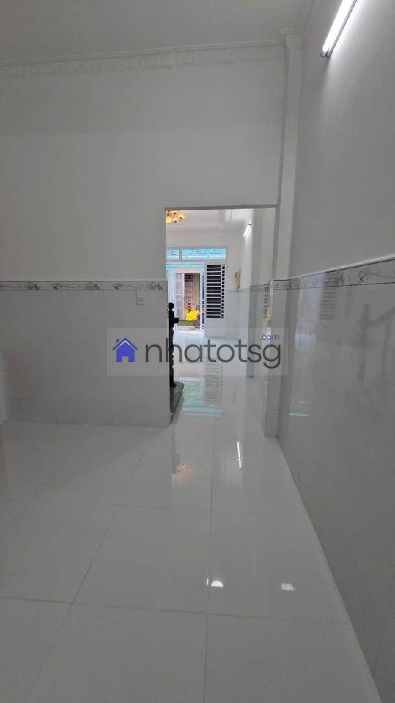 VỊ TRÍ ĐẮC ĐỊA. KHU DÂN CƯ ĐÔNG VUI VÀ SẦM UẤT. CÁCH BẾN XE HIỆP THÀNH 200M.