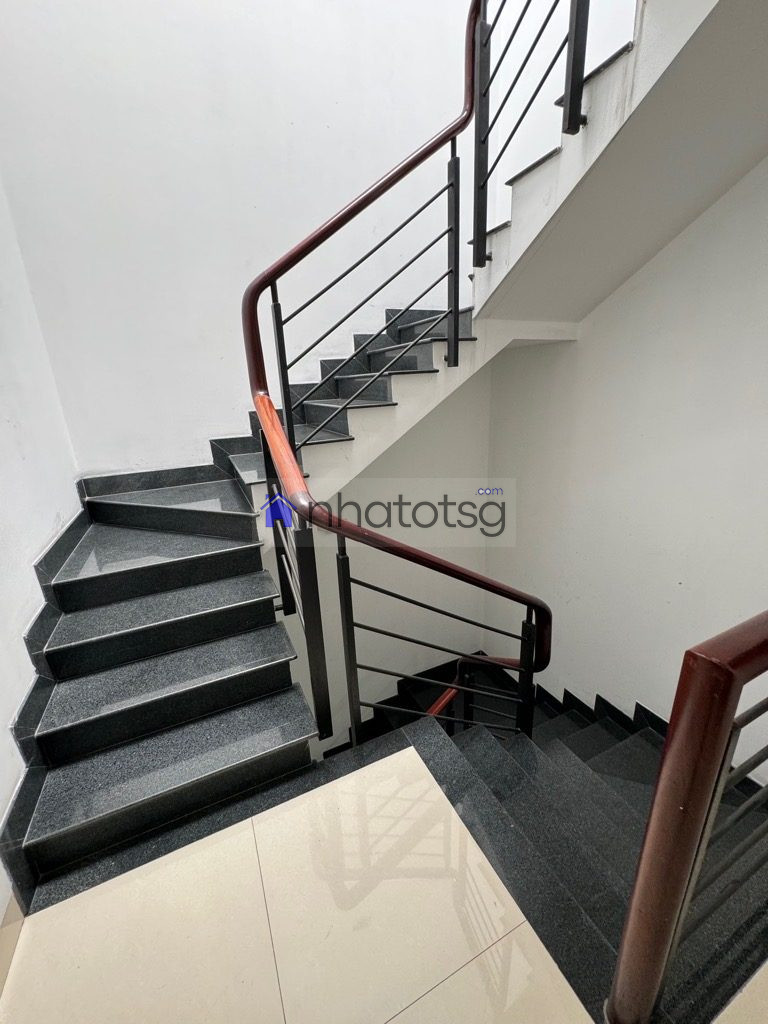 XE HƠI NGỦ TRONG NHÀ - NHÀ 5 TẦNG BTCT - NGANG ĐẸP BỀ THẾ 5.1M