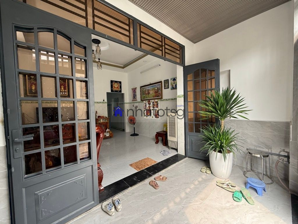 DIỆN TÍCH LỚN, HẺM Ô TÔ THÔNG. KHÔNG GIAN RỘNG RÃI, RẤT PHÙ HỢP CHO GIA ĐÌNH ĐÔNG NGƯỜI HOẶC VỪA Ở VỪA LÀM VIỆC.