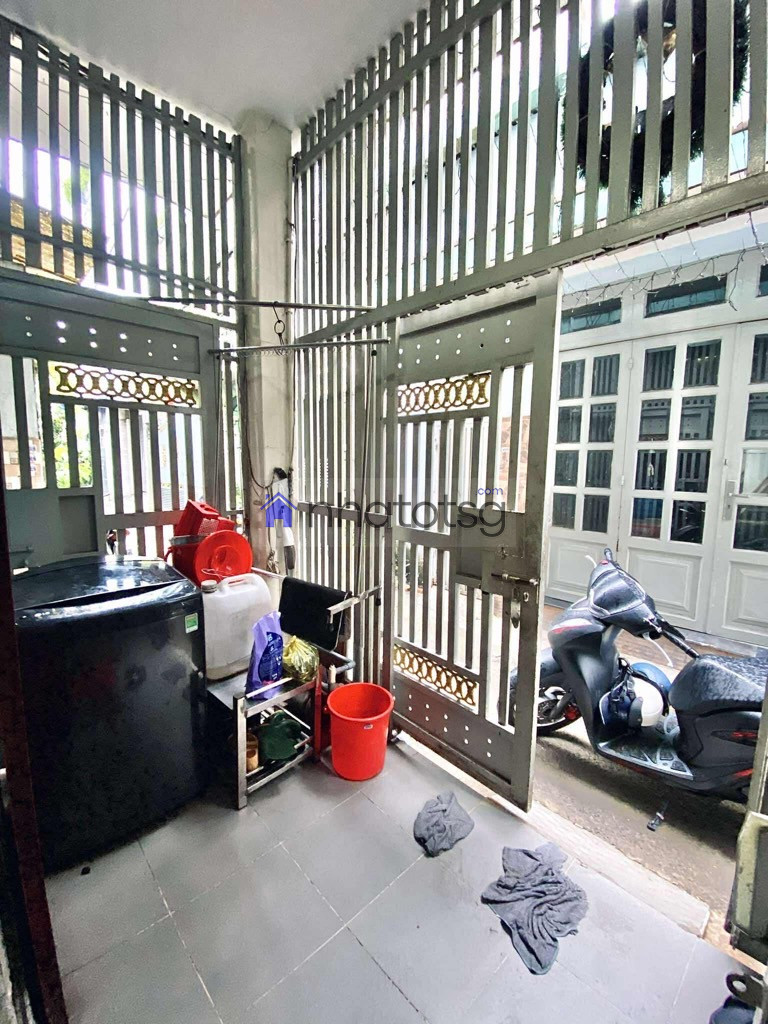 20M RA MẶT TIỀN TRƯỜNG CHINH - NGANG 4.9M - 2 TẦNG ĐÚC BTCT - CHO THUÊ 15 TRIỆU.