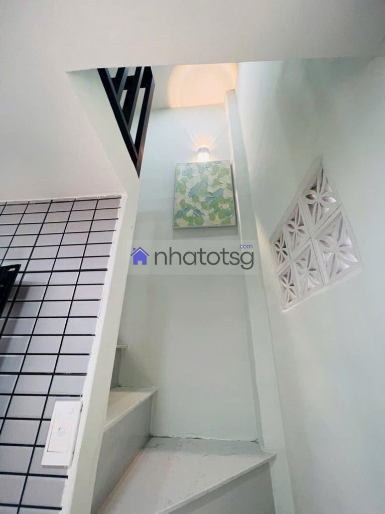 NHÀ NHỎ ĐỦ CÔNG NĂNG- 3 TẦNG - FULL NỘI THẤT.