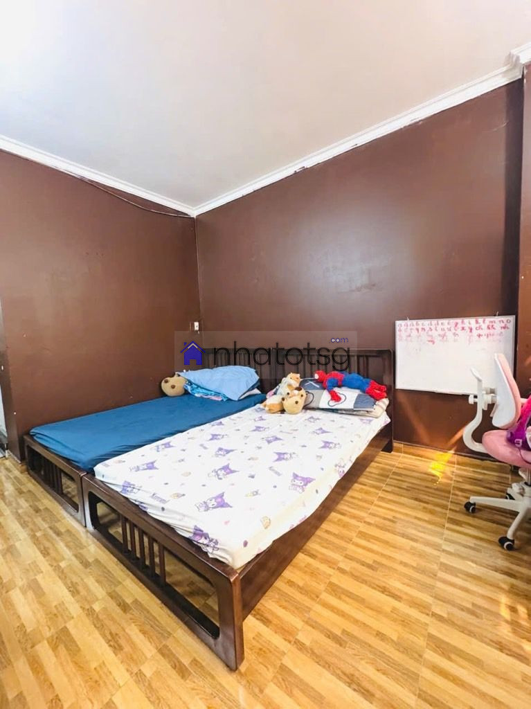 NHÀ MỚI ĐẸP, XE HƠI VI VU. NHÀ TRỆT LẦU, TẶNG FULL NỘI THẤT.