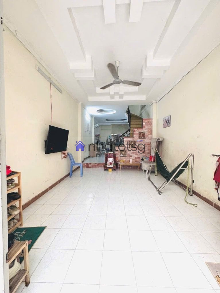 NHÀ MỚI ĐẸP, XE HƠI VI VU. NHÀ TRỆT LẦU, TẶNG FULL NỘI THẤT.