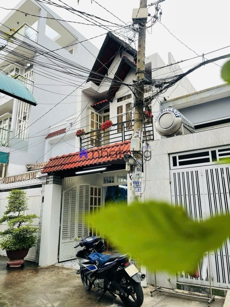 NHÀ MỚI ĐẸP, XE HƠI VI VU. NHÀ TRỆT LẦU, TẶNG FULL NỘI THẤT.