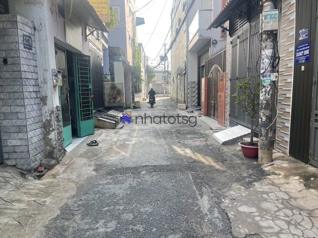 HẺM NHỰA XE HƠI- SỔ ĐẸP VUÔNG VỨC- NGANG KHỦNG 6M