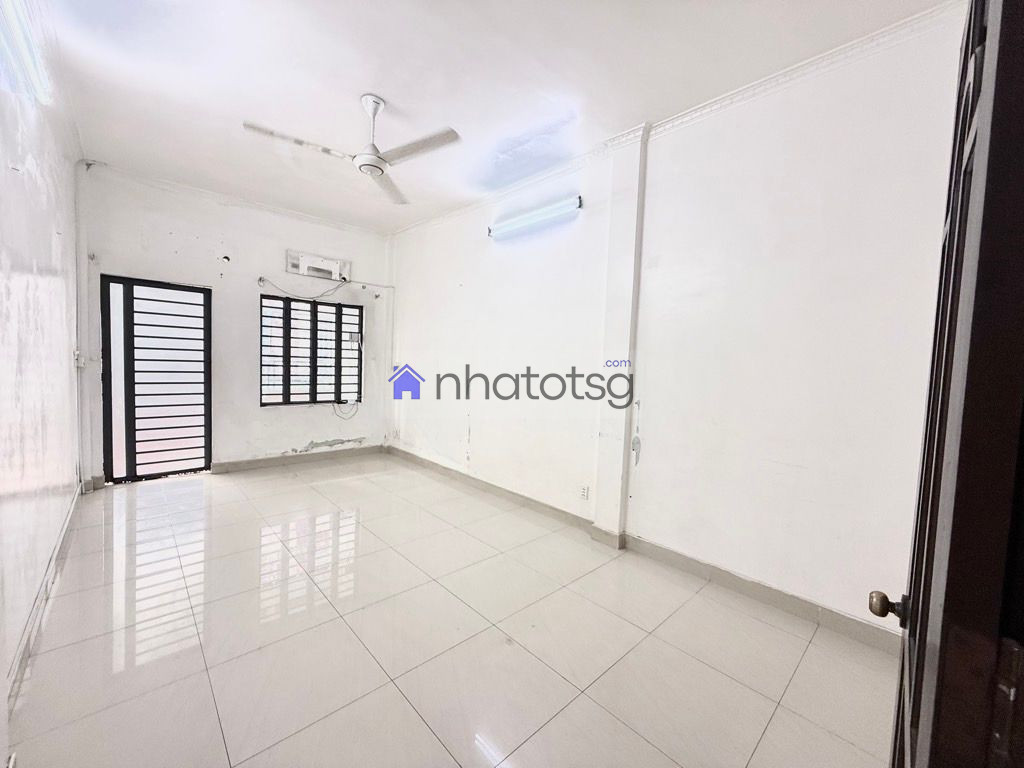 MẶT TIỀN HUỲNH KHƯƠNG AN - ĐỐI DIỆN TRƯỜNG ĐH CÔNG NGHIỆP 4 - KINH DOANH SẦM UẤT