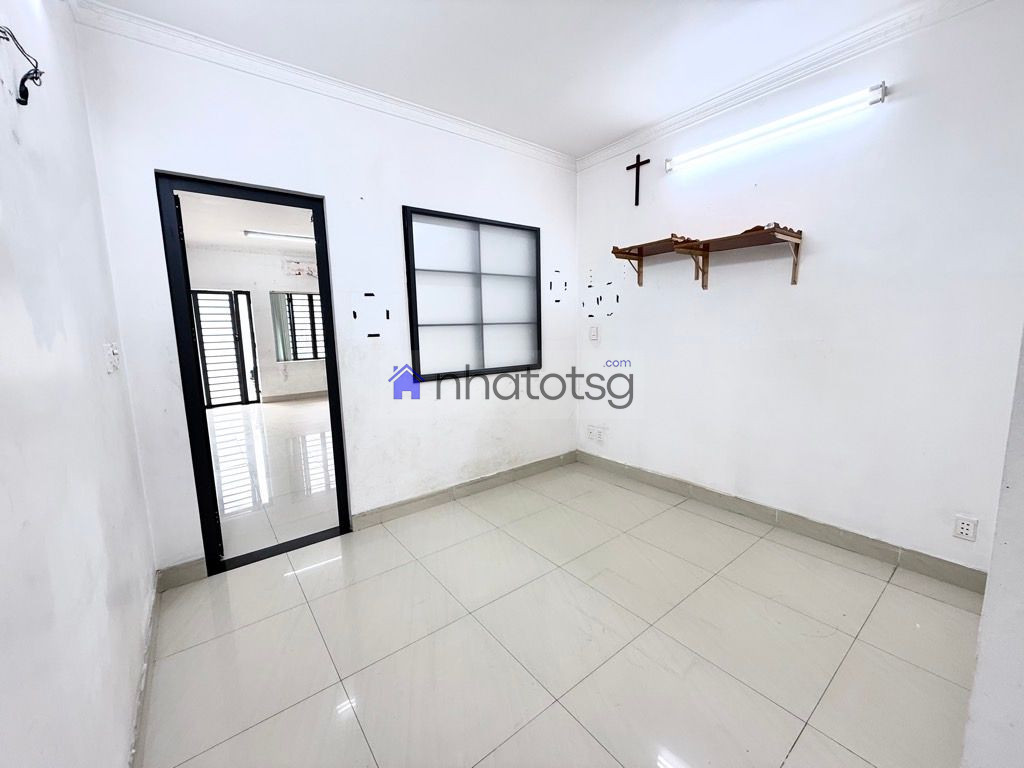 MẶT TIỀN HUỲNH KHƯƠNG AN - ĐỐI DIỆN TRƯỜNG ĐH CÔNG NGHIỆP 4 - KINH DOANH SẦM UẤT