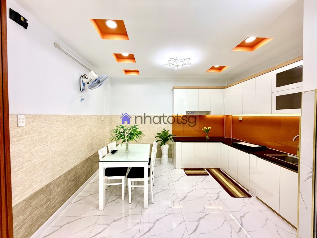 SIÊU PHẨM 4 TẦNG ĐÚC BTCT - Ô TÔ NGỦ TRONG NHÀ - KHU TRUNG TÂM - THÔNG SỐ ĐẸP - NHÀ FULL NỘI THẤT.