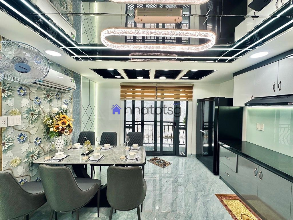 Ô TÔ ĐỔ CỔNG BÙI QUANG LÀ – THÔNG PHAN HUY ÍCH. FULL NỘI THẤT XỊN. SỔ NỞ HẬU.