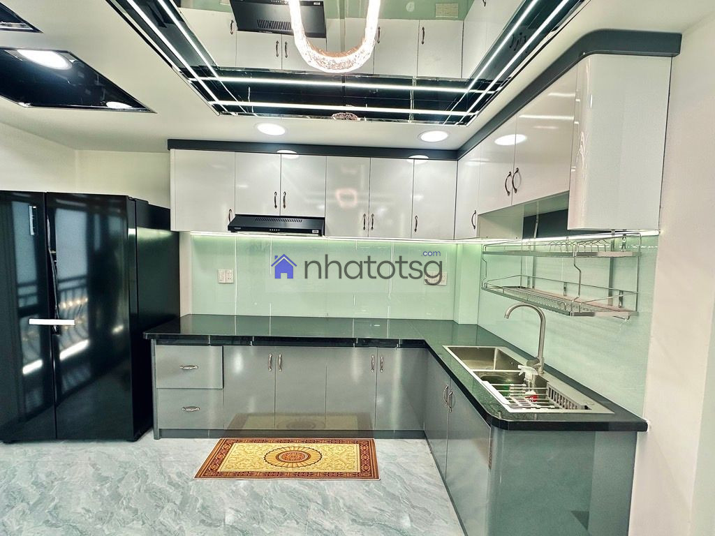 Ô TÔ ĐỔ CỔNG BÙI QUANG LÀ – THÔNG PHAN HUY ÍCH. FULL NỘI THẤT XỊN. SỔ NỞ HẬU.