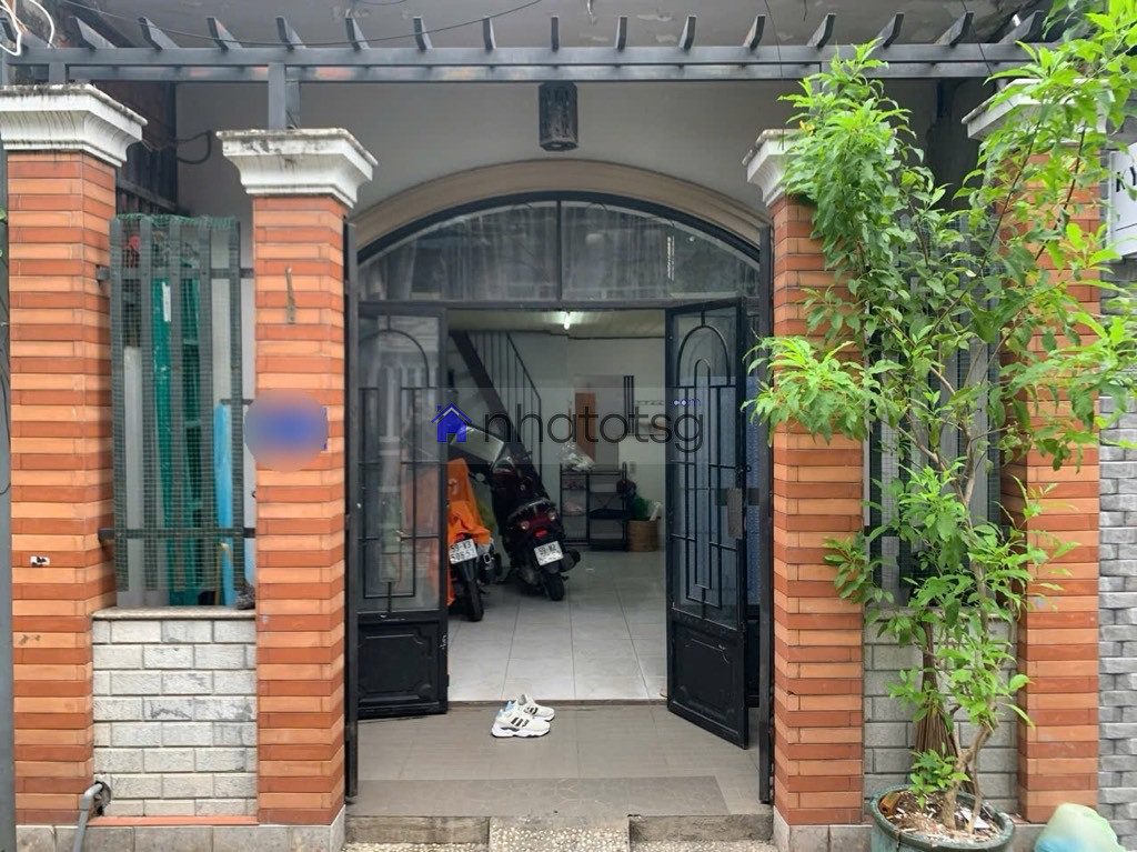 NHÀ CẤP 4, CÓ GÁC LỬNG. ĐANG CHO THUÊ – TIỆN CẢI TẠO HOẶC XÂY MỚI.