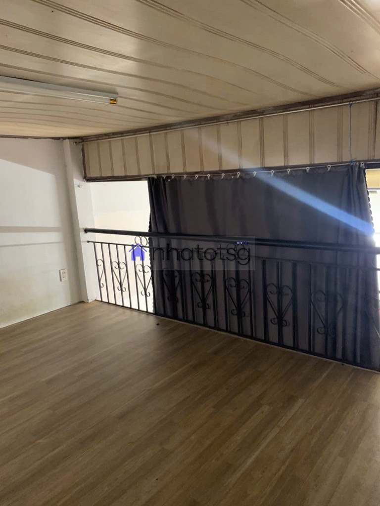 NHÀ CẤP 4, CÓ GÁC LỬNG. ĐANG CHO THUÊ – TIỆN CẢI TẠO HOẶC XÂY MỚI.