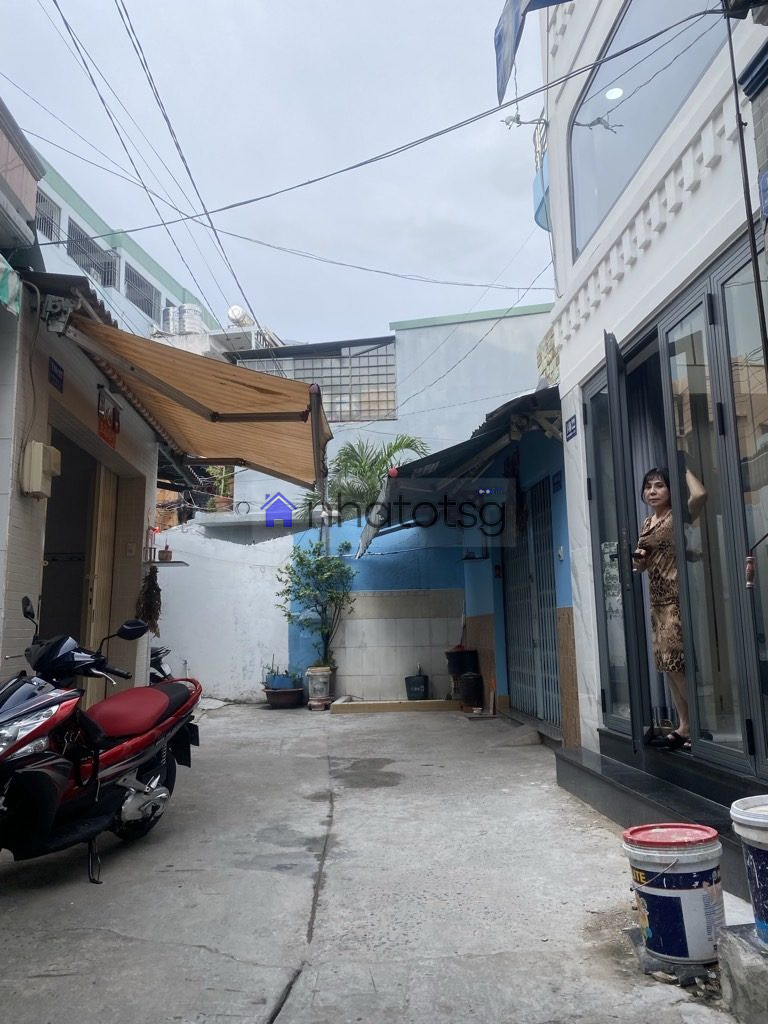 NHÀ 4 LẦU BTCT CÁCH MẶT TIỀN 25M