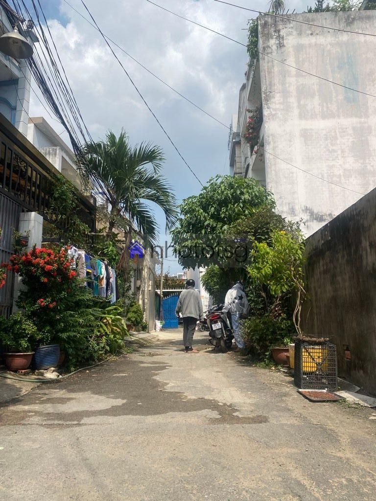 NHÀ 4 LẦU BTCT - HẺM XE HƠI