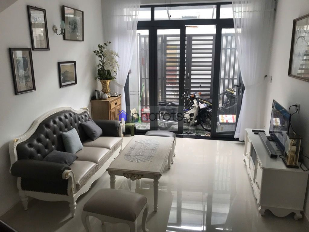 NHÀ 4 LẦU BTCT - HẺM XE HƠI