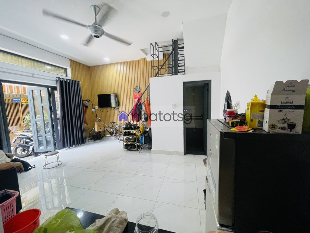 NHÀ ĐẸP- VỊ TRÍ ĐỈNH - 2 TẦNG. NỞ HẬU TÀI LỘC