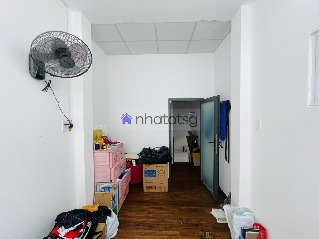 NHÀ ĐẸP- VỊ TRÍ ĐỈNH - 2 TẦNG. NỞ HẬU TÀI LỘC