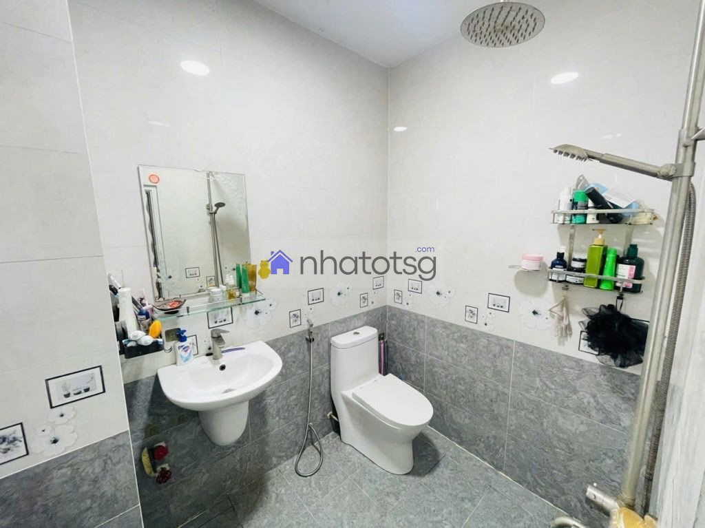 GÓC 2 MẶT TIỀN  - 5 TẦNG KIÊN CỐ.  HẺM Ô TÔ 7 CHỖ VÀO THOẢI MÁI.